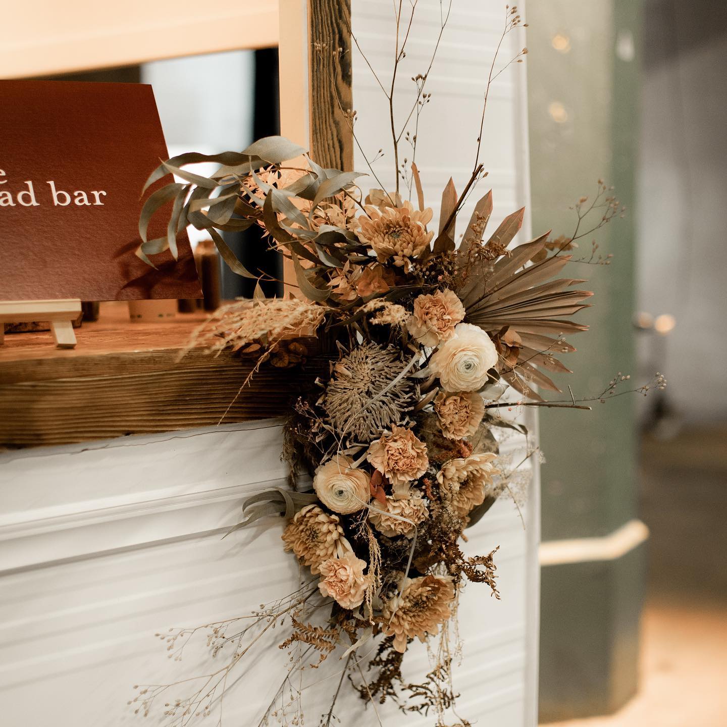 Zoom sur les fleurs décorant la caravane