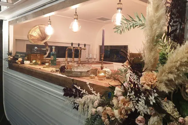 Caravane Louise Nomad Bar au salon du mariage le Wild à la cité du train de Mulhouse